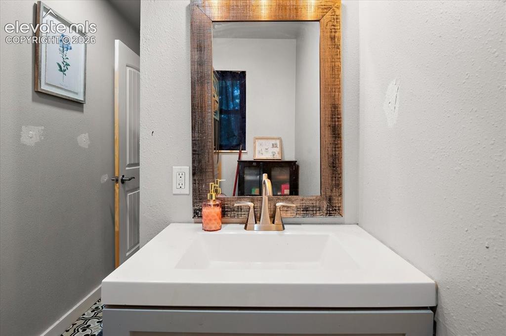 Image 10 of 26: Bathroom