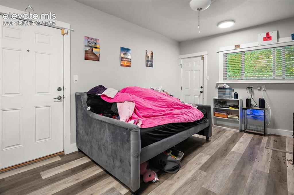 Image 13 of 26: Family Room