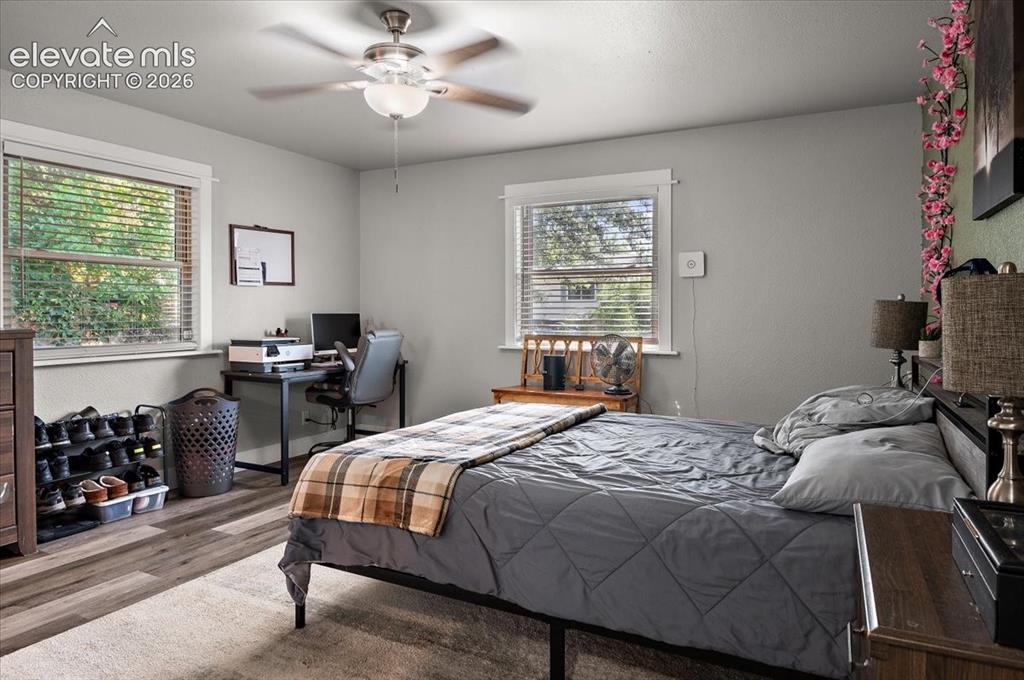 Image 17 of 26: Bedroom