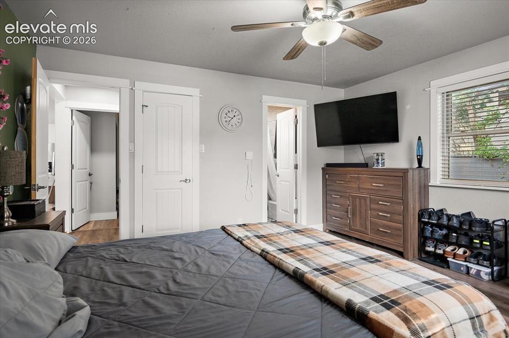 Image 18 of 26: Bedroom