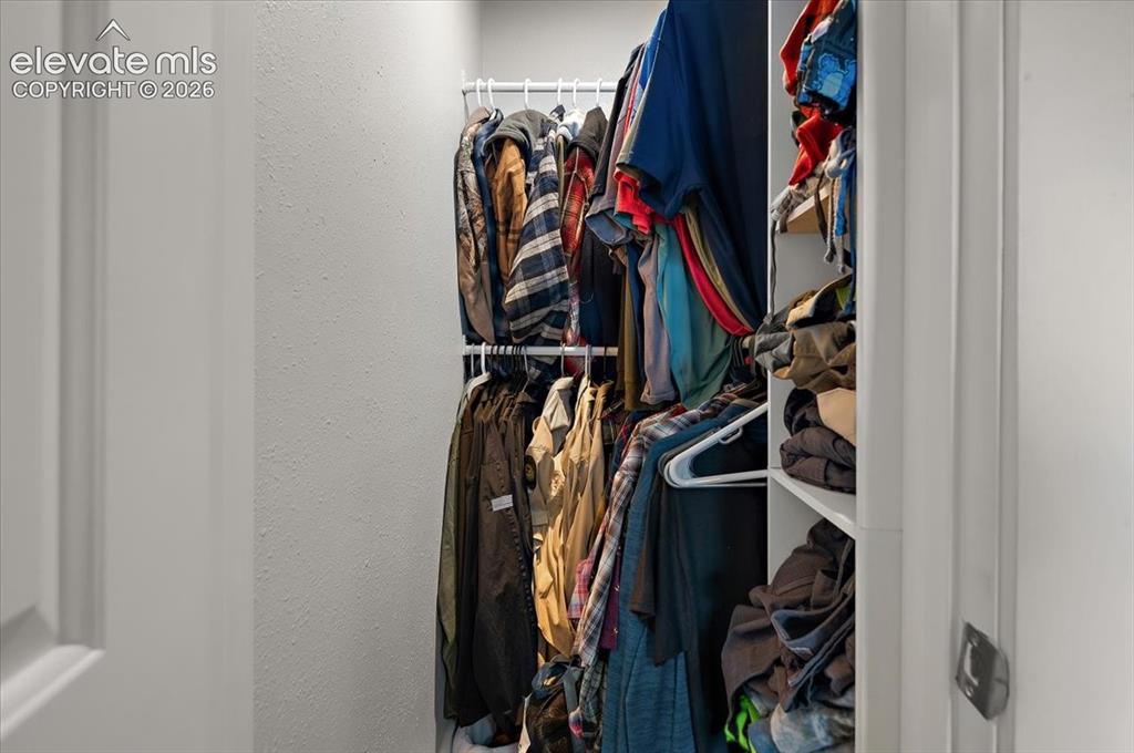 Image 19 of 26: Closet