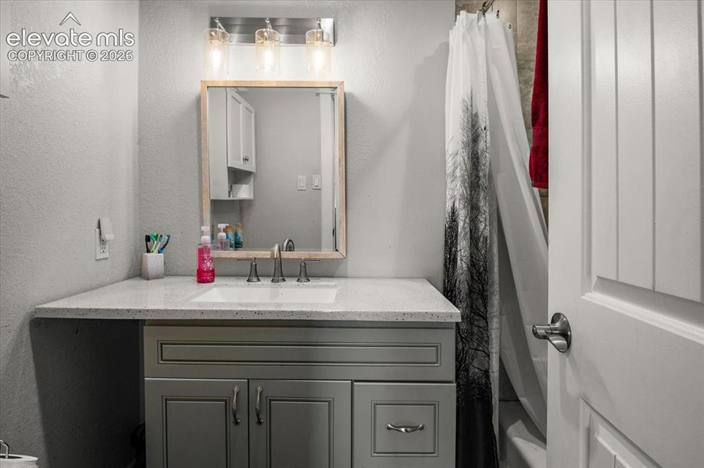 Image 20 of 26: Bathroom