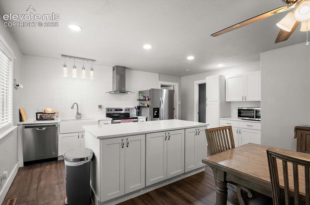 Image 6 of 26: Kitchen