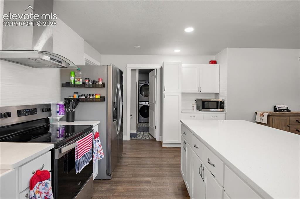 Image 8 of 26: Kitchen