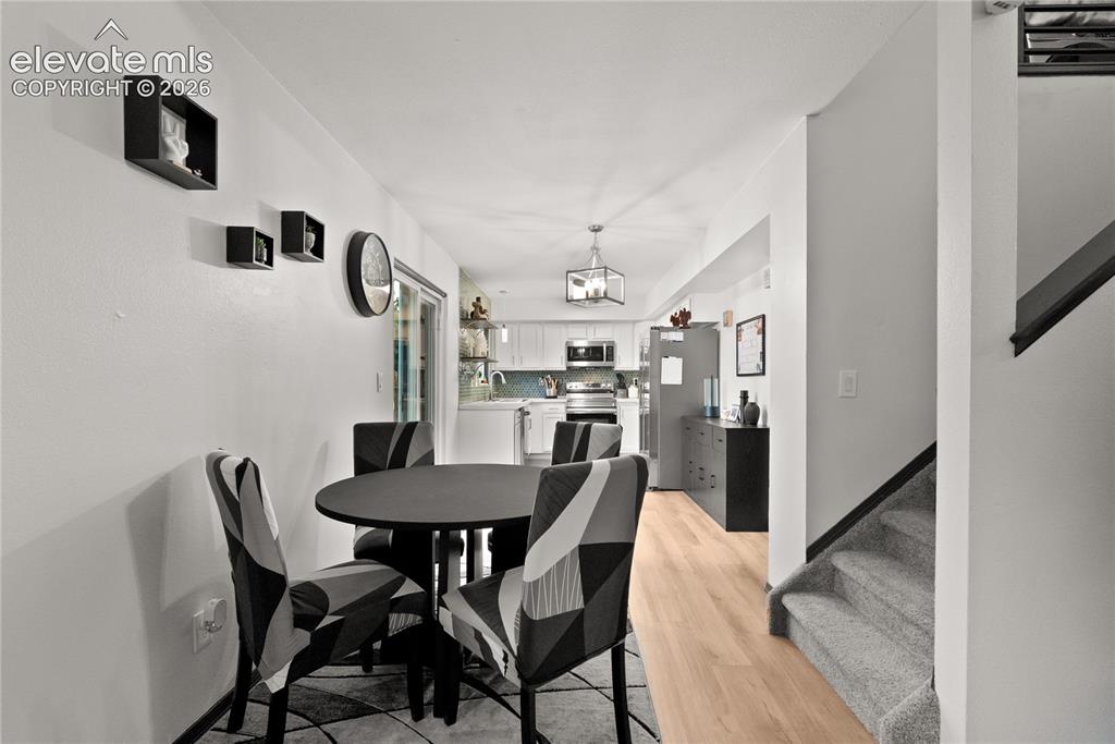 Image 14 of 30: Dining Area