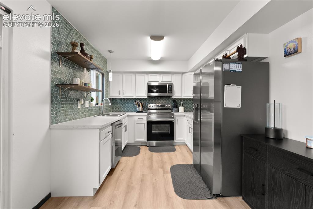 Image 17 of 30: Kitchen