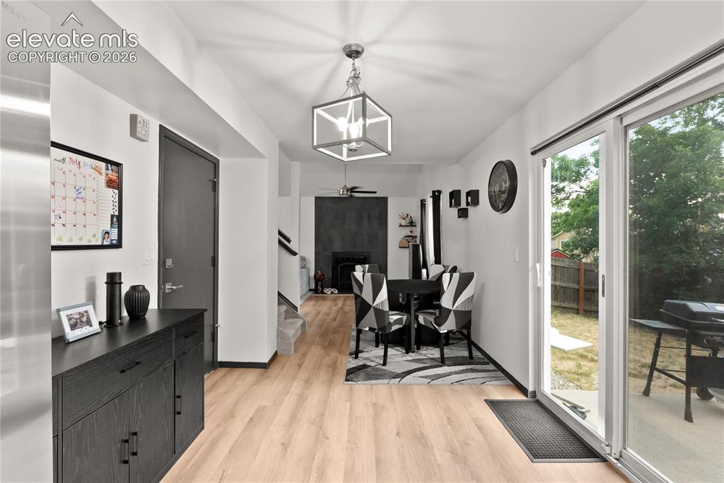 Image 18 of 30: Dining Area