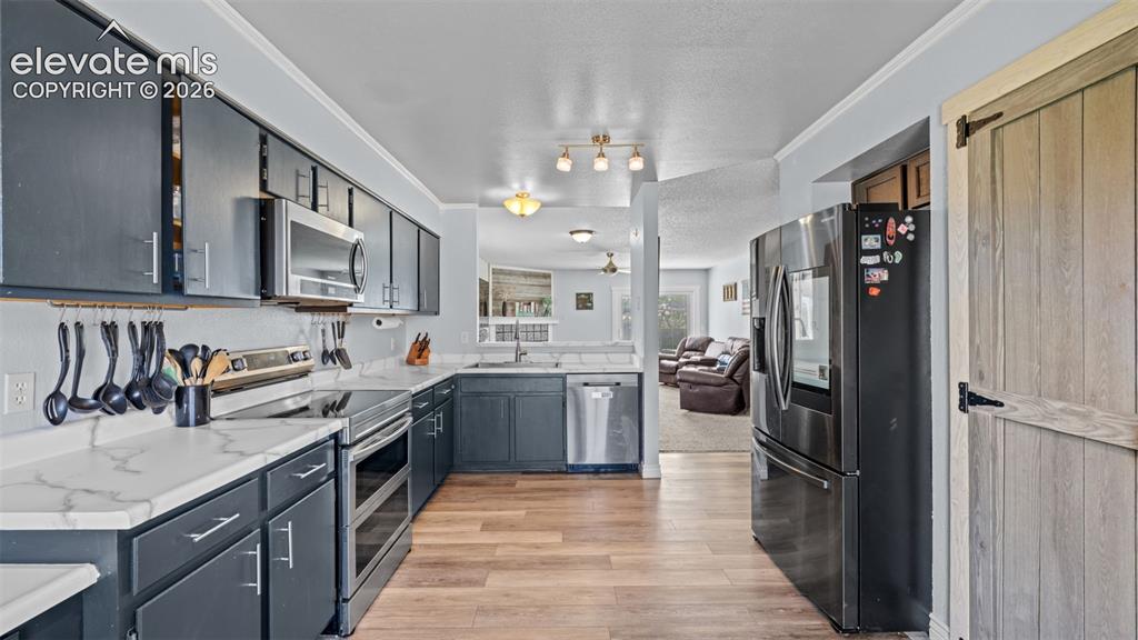 Image 10 of 34: Kitchen