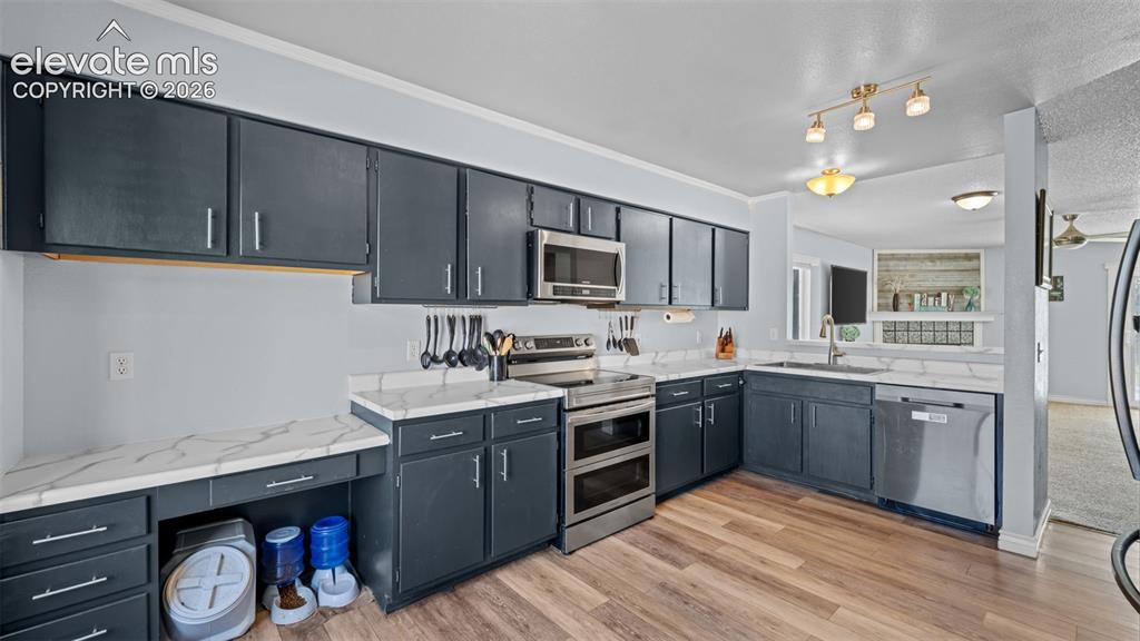 Image 11 of 34: Kitchen