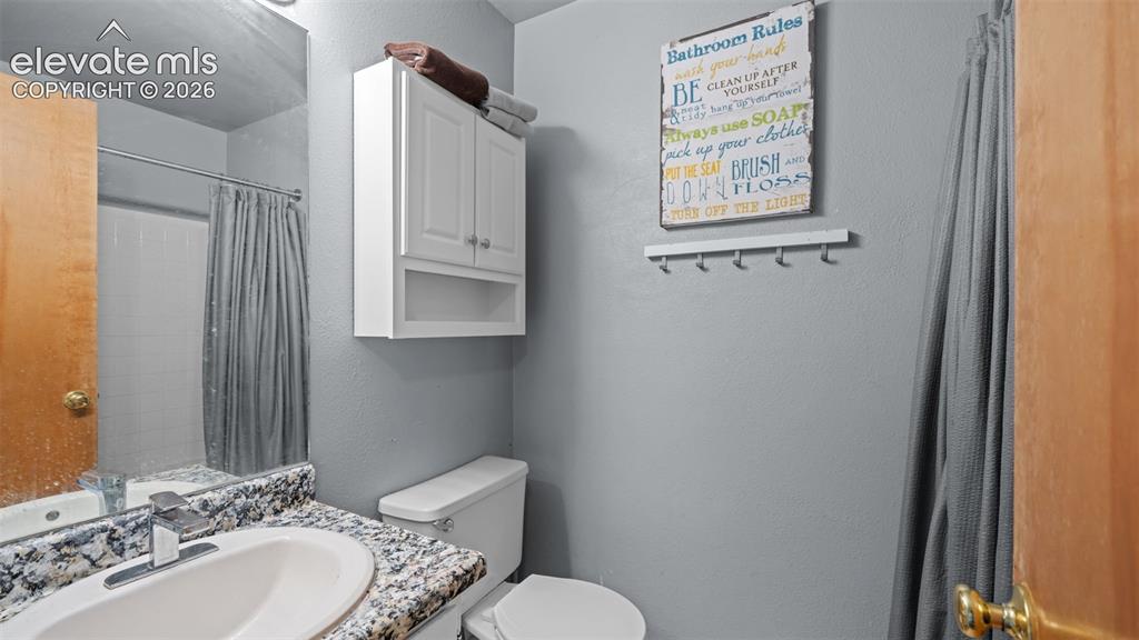 Image 16 of 34: Bathroom
