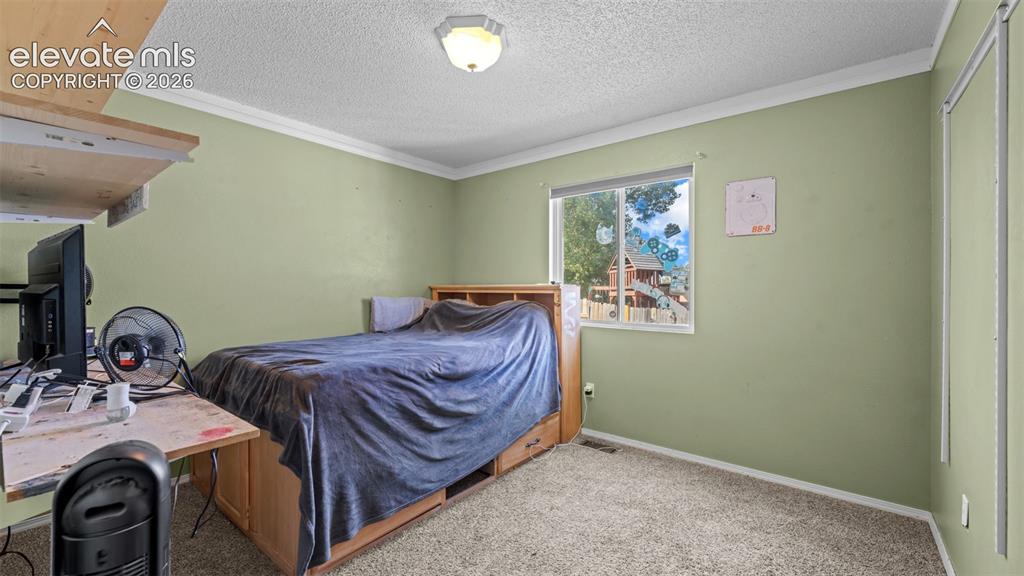 Image 18 of 34: Bedroom