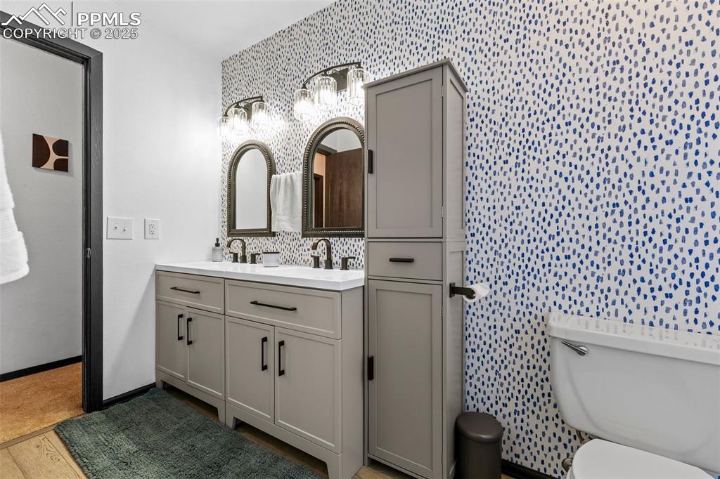 Image 10 of 25: Bathroom