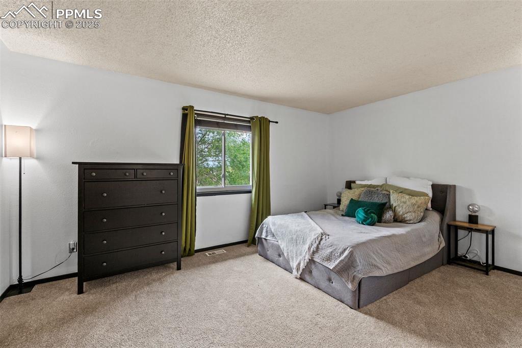 Image 12 of 25: Bedroom