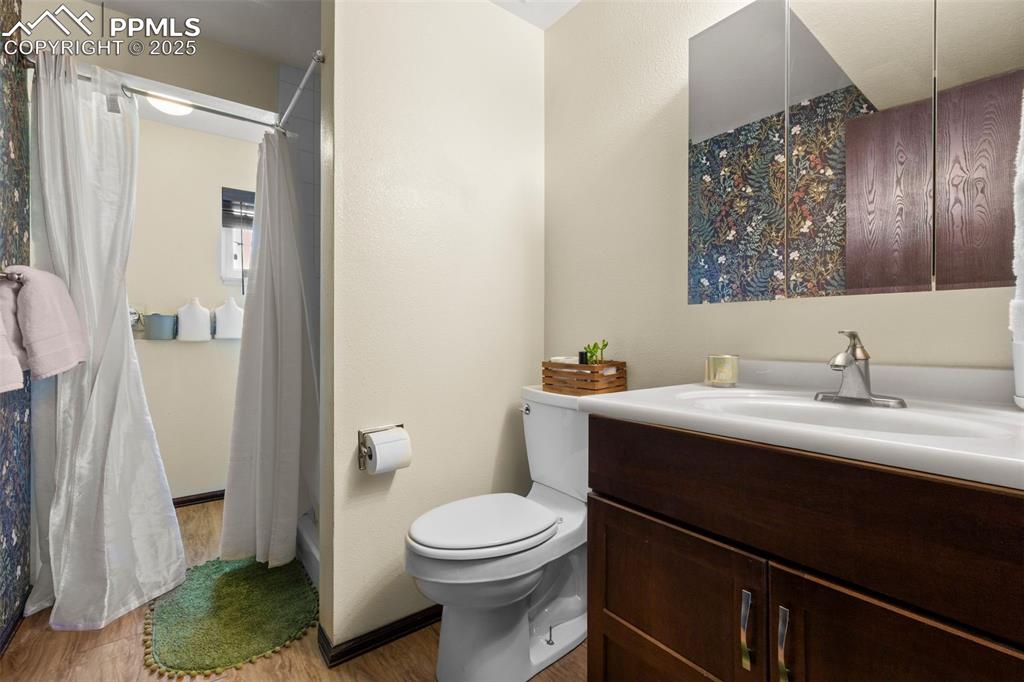Image 18 of 25: Bathroom
