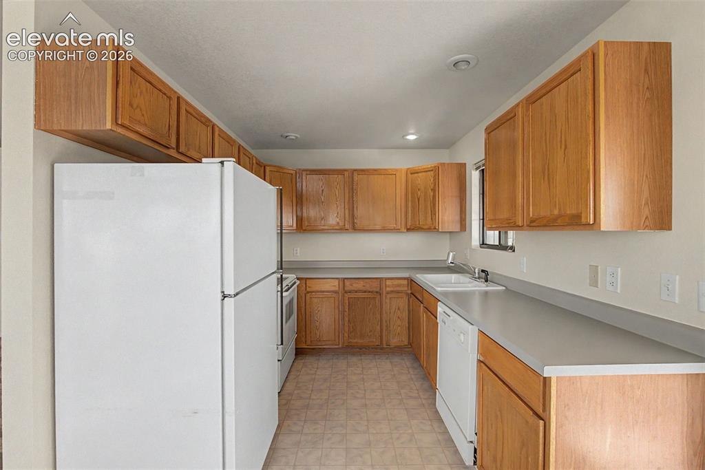 Image 10 of 36: Kitchen