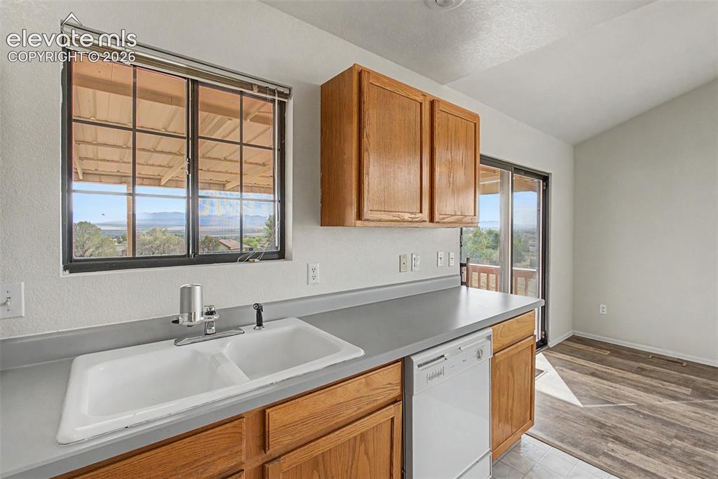 Image 12 of 36: Kitchen