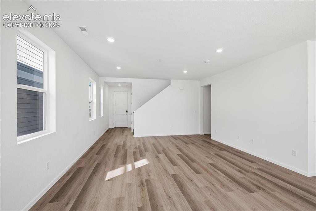 Image 2 of 21: Living Room