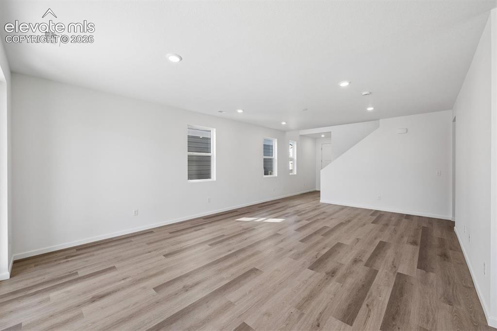 Image 4 of 21: Living Room