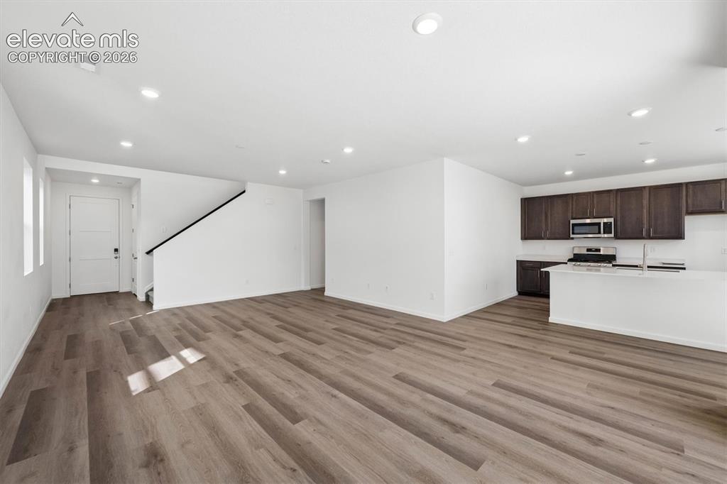 Image 5 of 21: Living Room