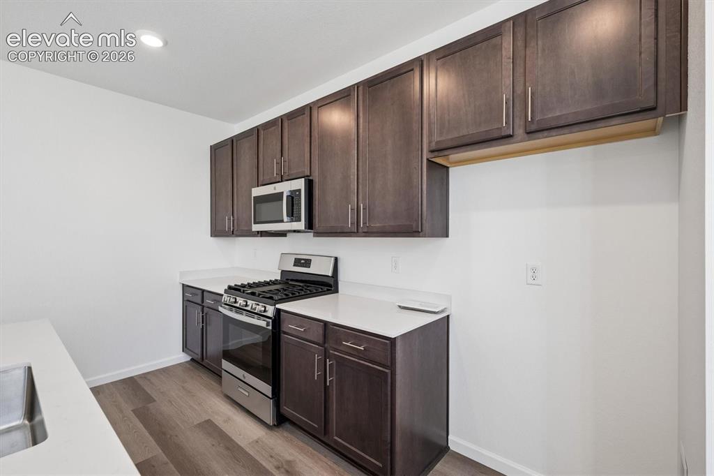 Image 7 of 21: Kitchen