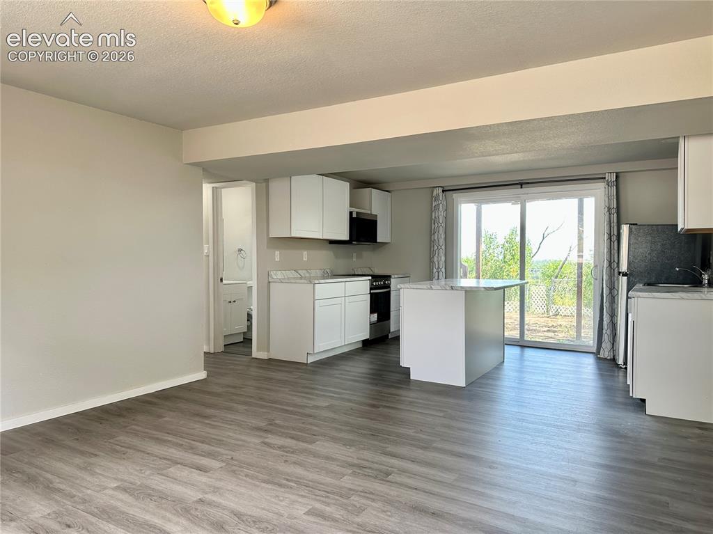 Image 22 of 35: Unit B-Living/Dining Room
