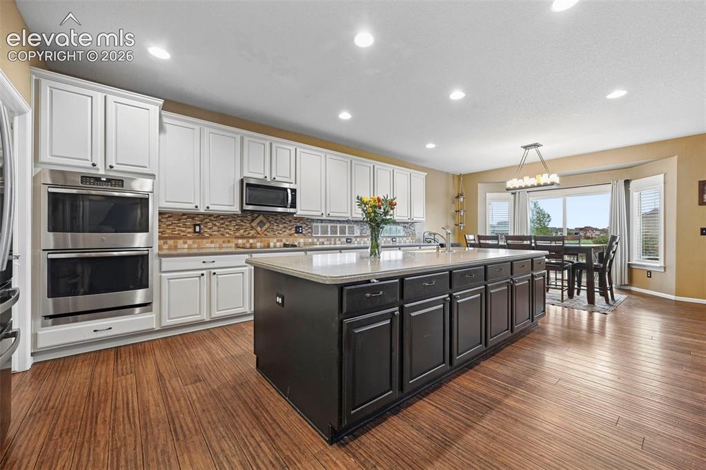 Image 10 of 39: Kitchen