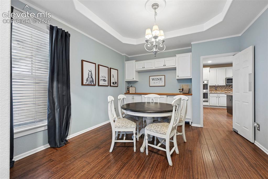 Image 14 of 39: Dining Area