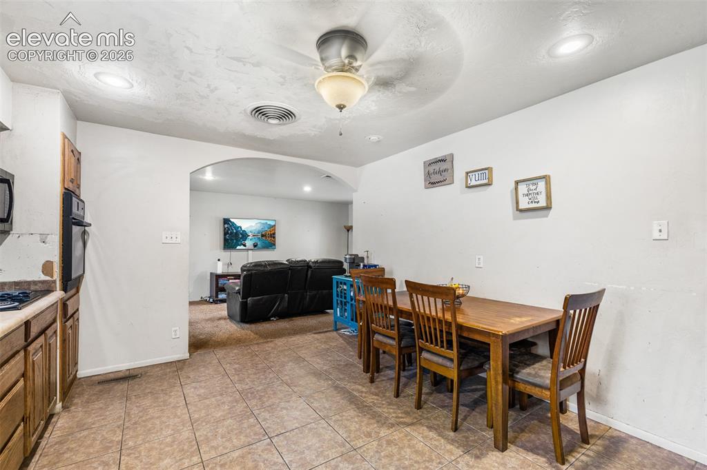 Image 10 of 22: Dining Area
