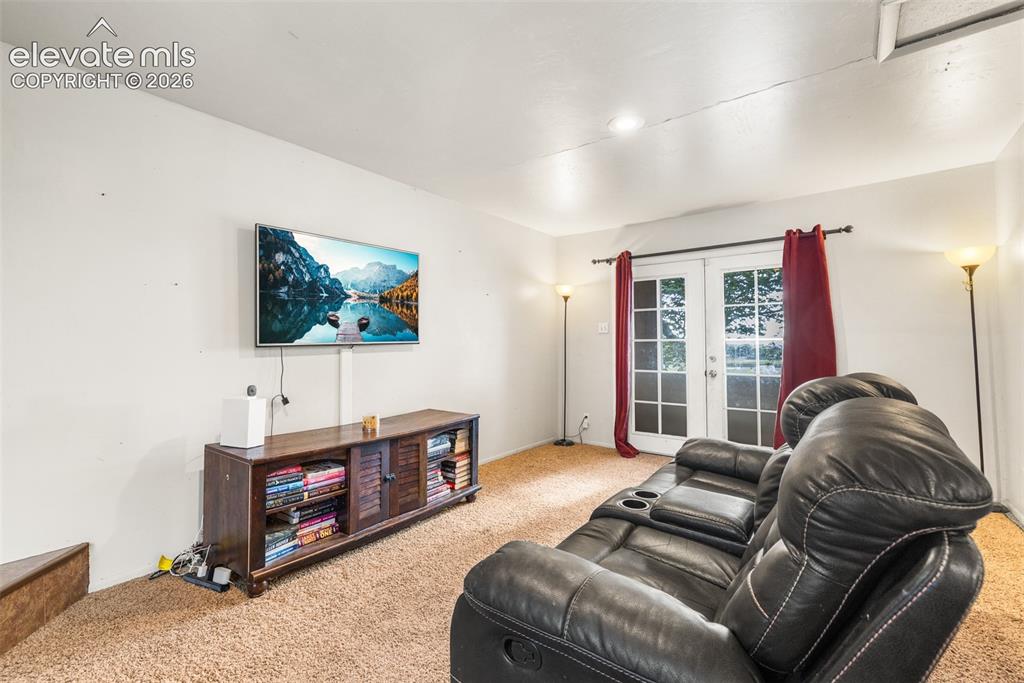 Image 14 of 22: Family Room