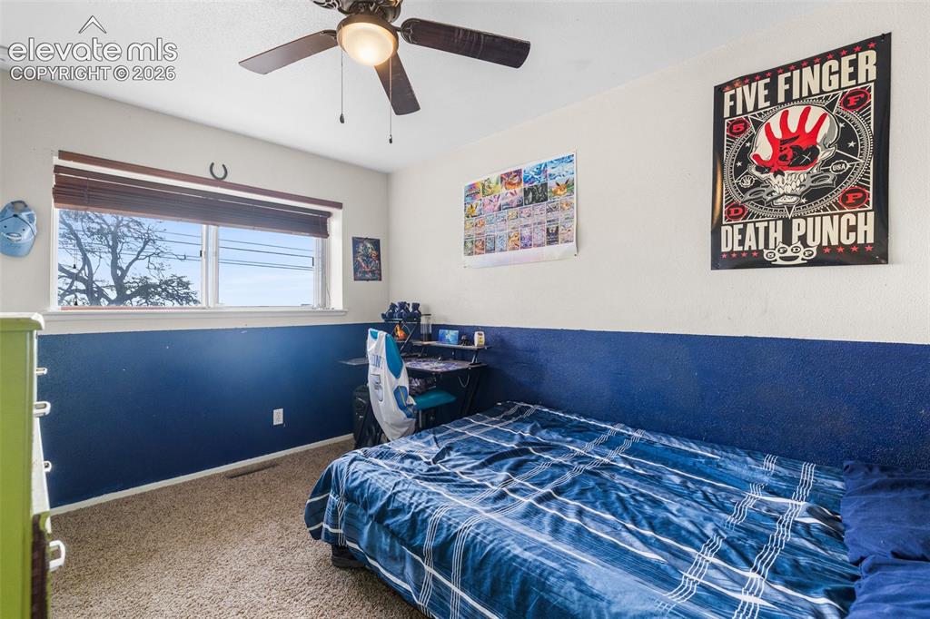 Image 18 of 22: Bedroom