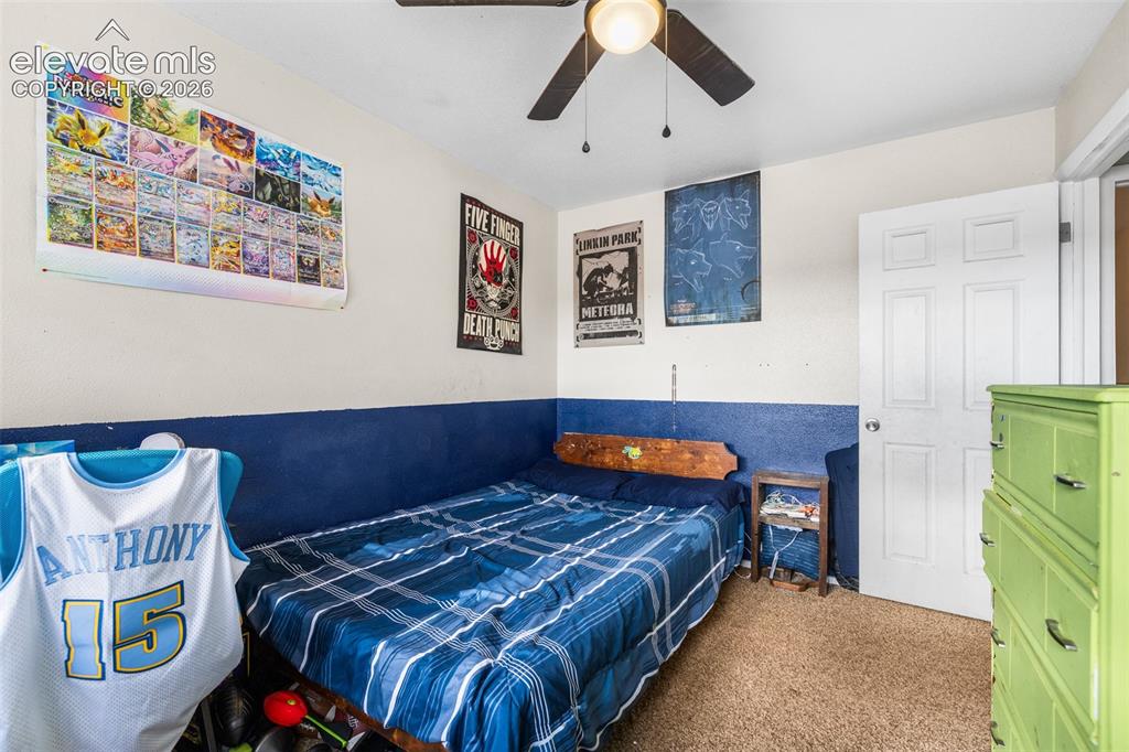 Image 19 of 22: Bedroom