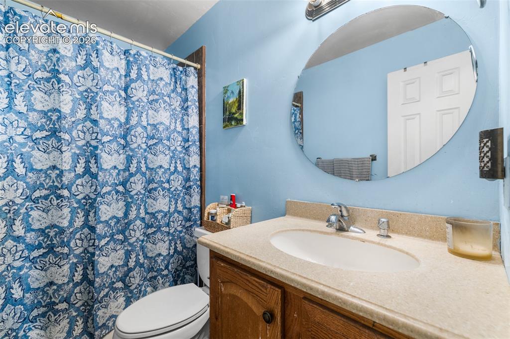 Image 22 of 22: Bathroom