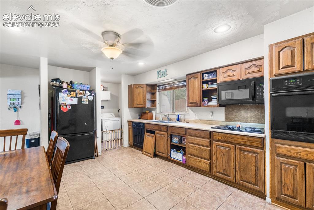 Image 8 of 22: Kitchen