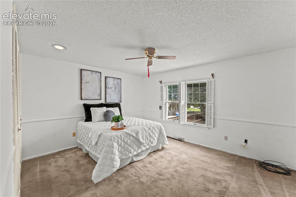 Image 16 of 34: Bedroom