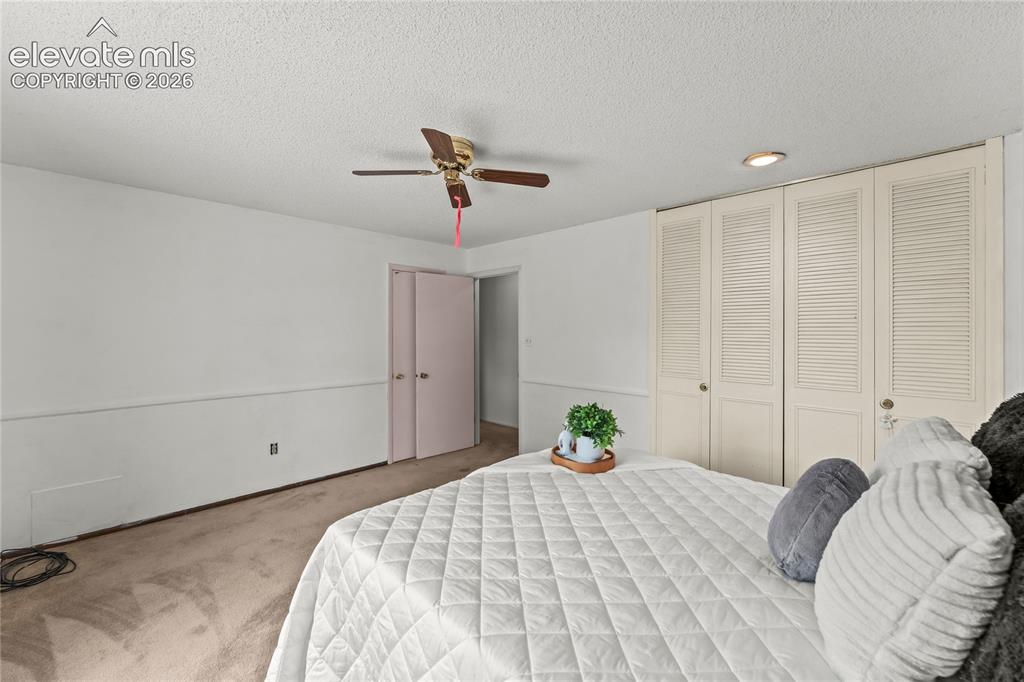Image 17 of 34: Bedroom