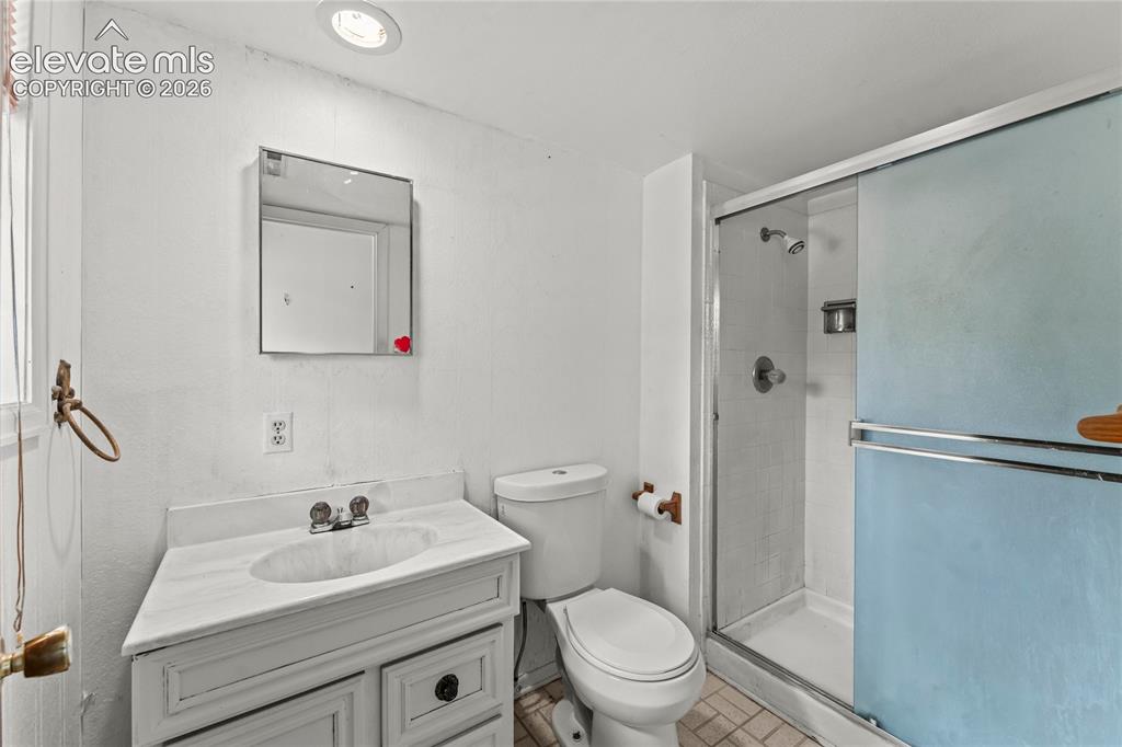 Image 28 of 34: Bathroom