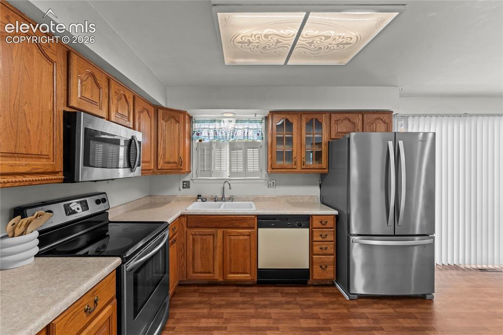 Image 8 of 34: Kitchen