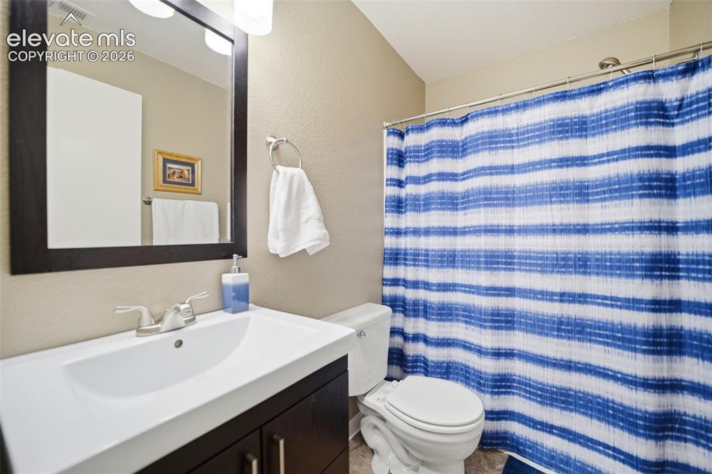 Image 21 of 38: Bathroom