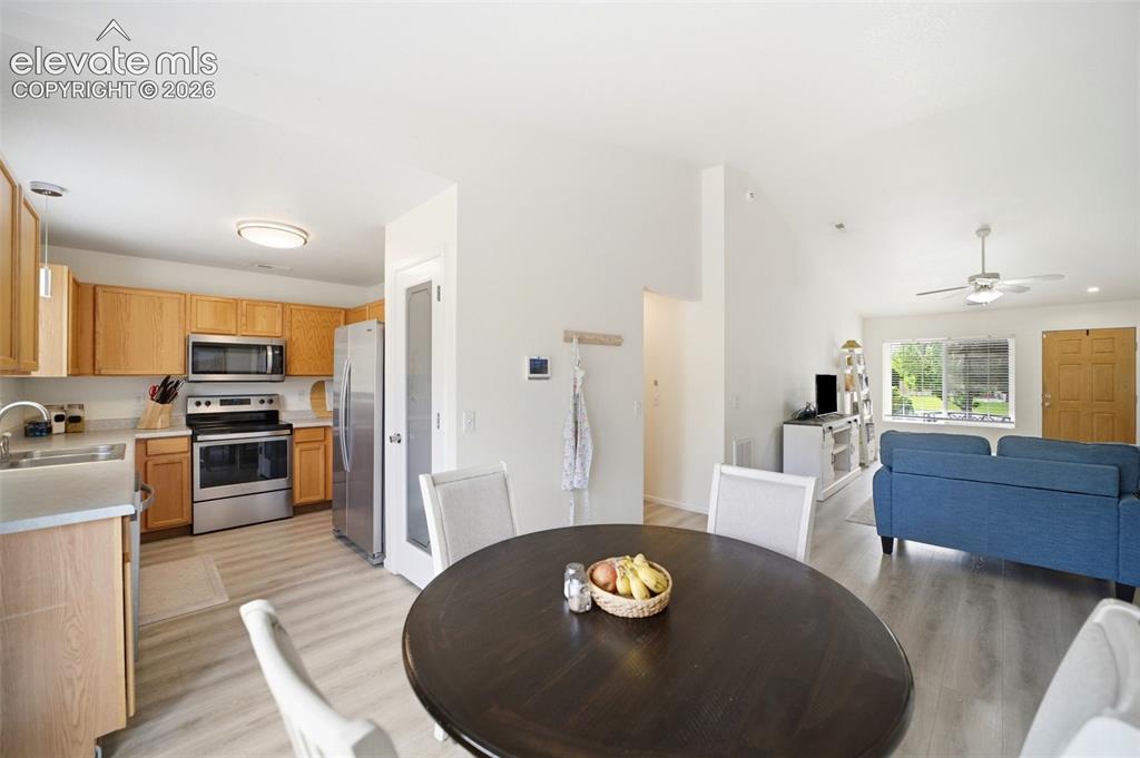 Image 9 of 38: Dining Area