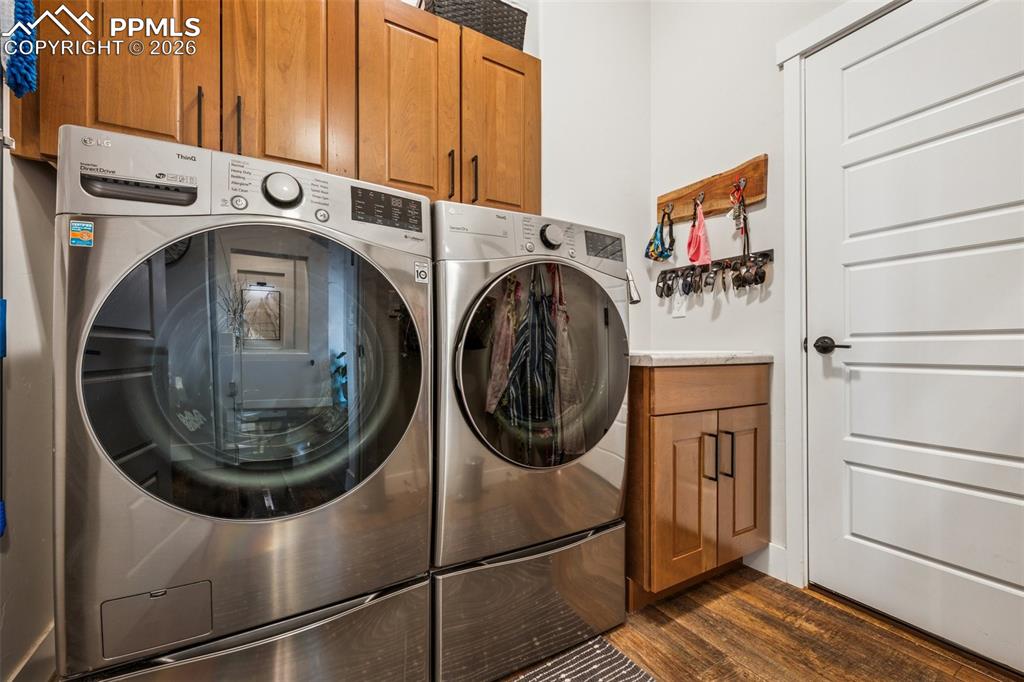 Image 12 of 50: Laundry