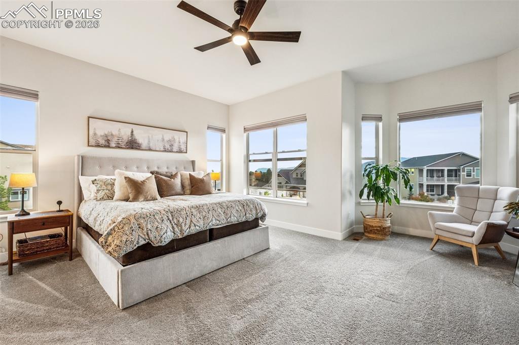 Image 18 of 50: Bedroom