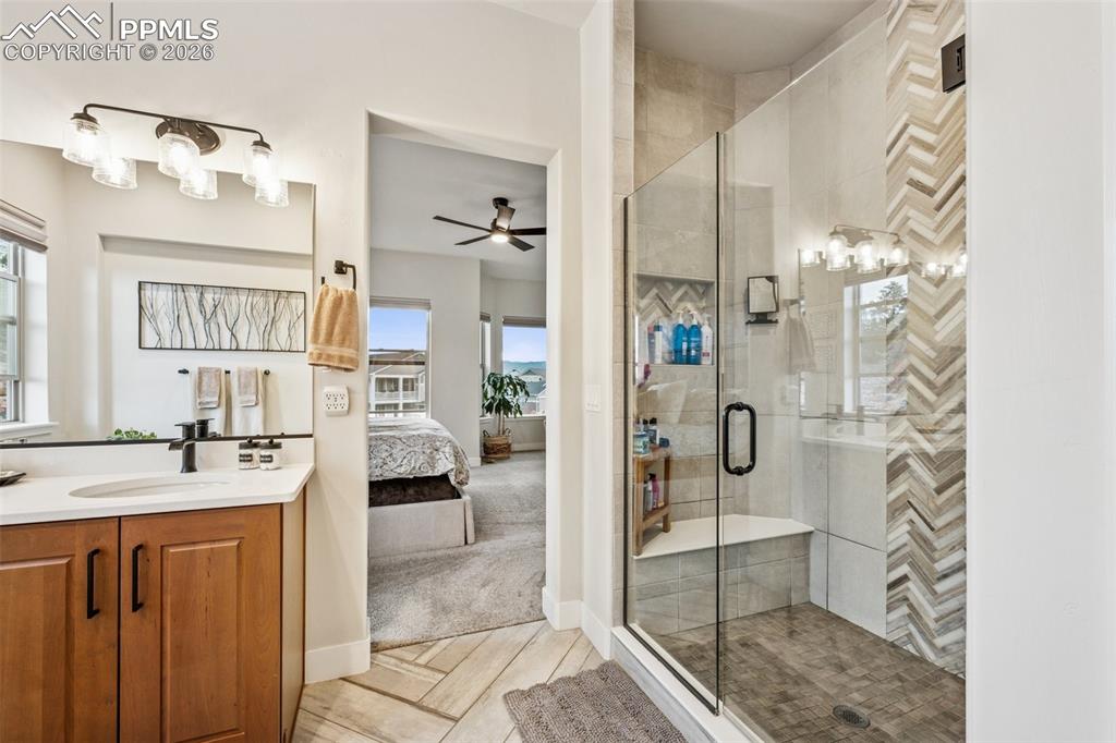 Image 23 of 50: Bathroom