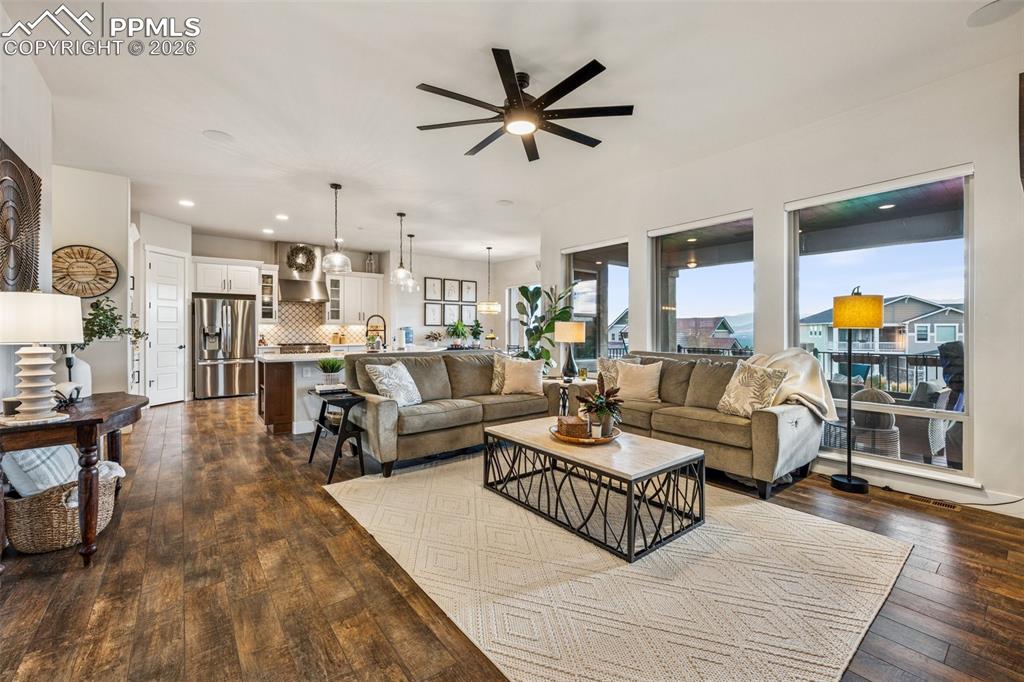 Image 3 of 50: Living Room