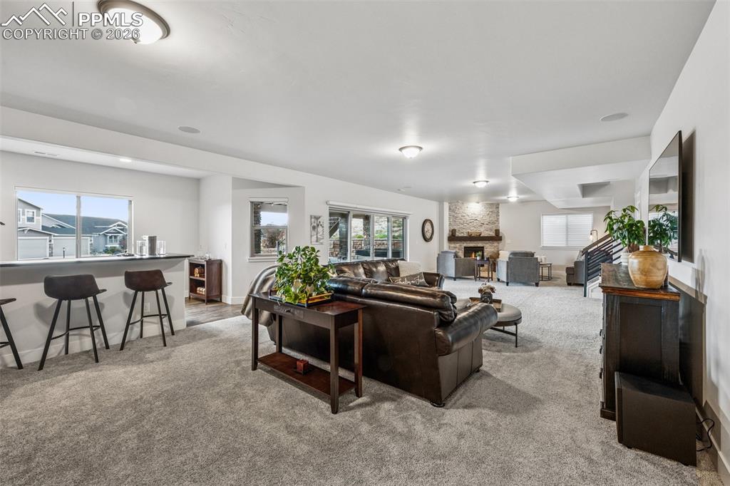 Image 33 of 50: Living Room