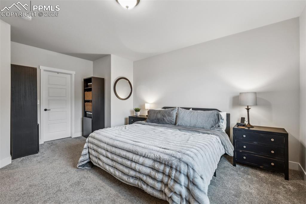 Image 38 of 50: Bedroom