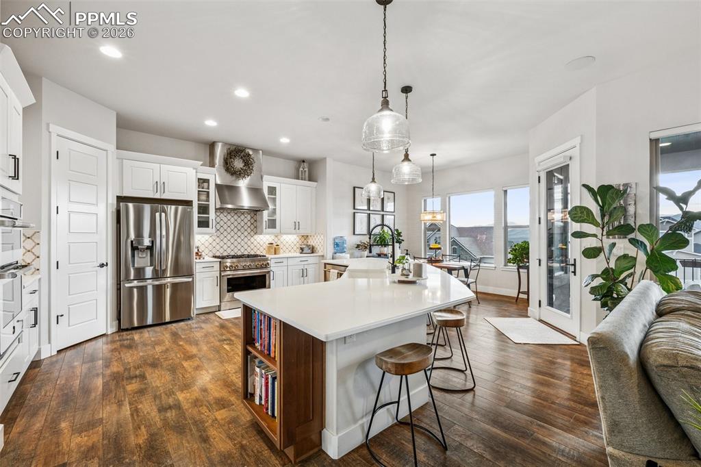 Image 6 of 50: Kitchen