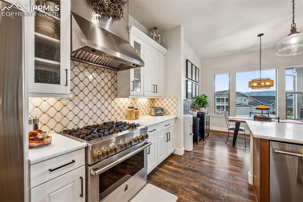 Image 9 of 50: Kitchen