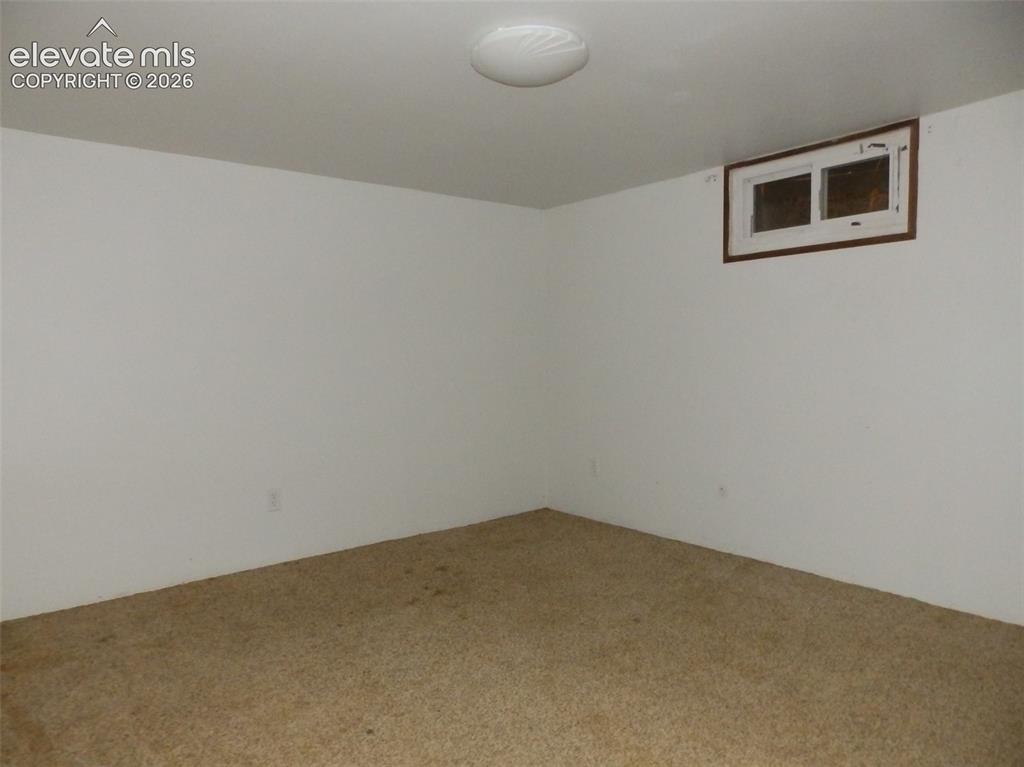 Image 18 of 19: Living Room