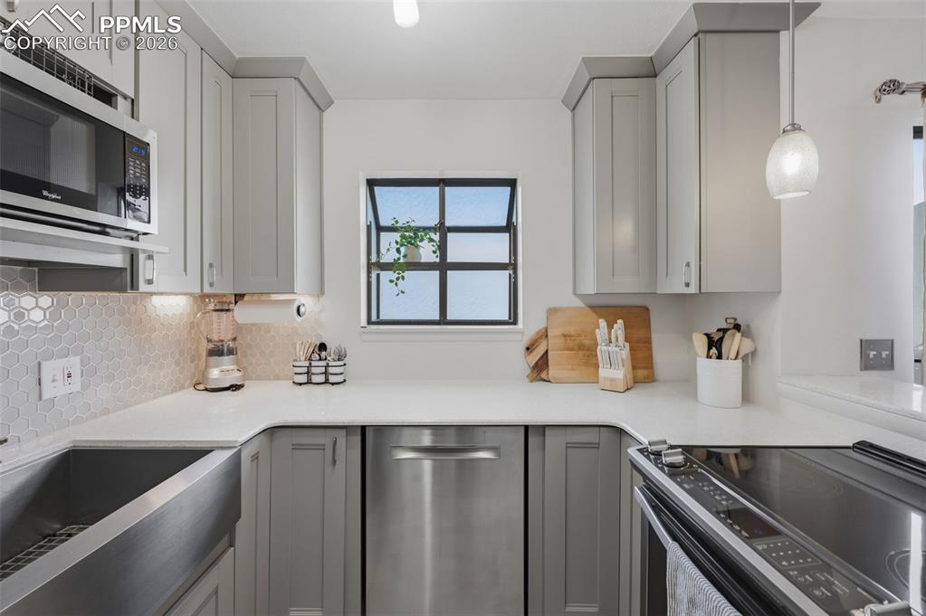 Image 10 of 29: Kitchen