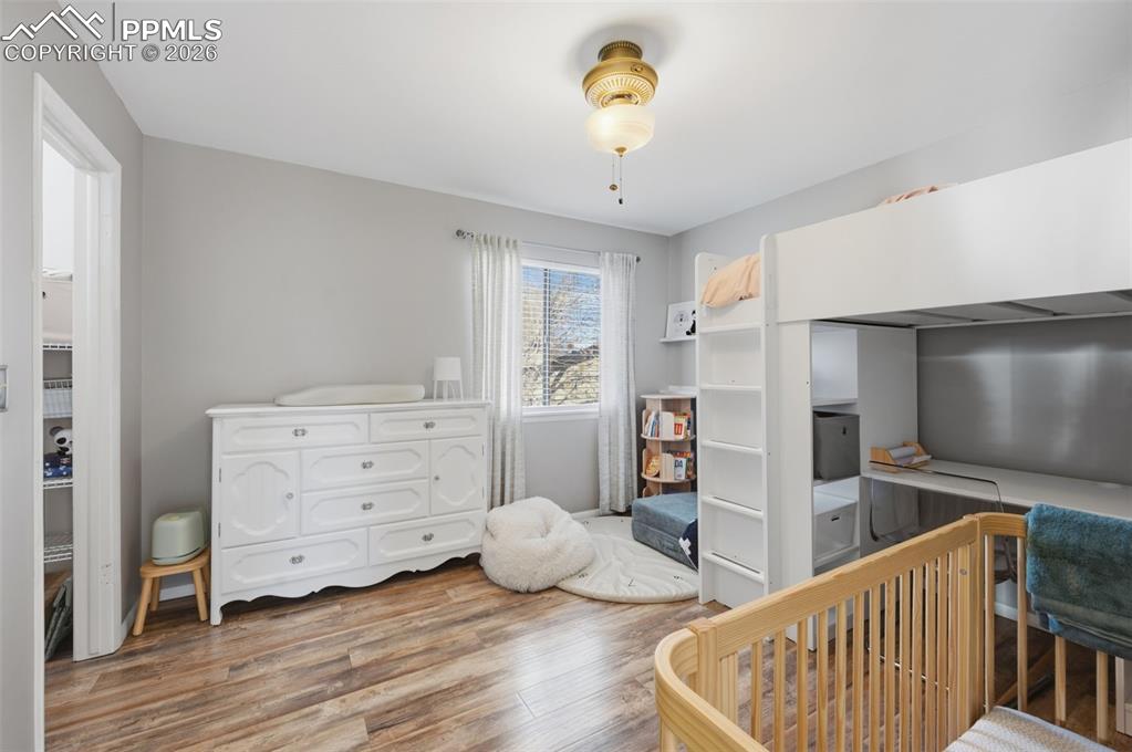 Image 17 of 29: Bedroom